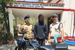 चौकी के पास से चोरी, माल बेचने से पहले गिरफ्तारी 