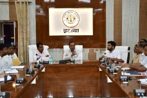 इटावा में नये DM शुभ्रांत कुमार शुक्ला ने संभाला चार्ज, अधिकारियों से की भेंट: बोले- प्राथमिकता से होगा जनता की समस्याओं का निराकरण 