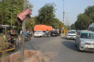 Kanpur के GT रोड पर उल्टी दिशा में लगा दिए संकेतक: लोक निर्माण विभाग ने जताई आपत्ति, कहा, गलत संकेतकों की वजह से हो रहीं दुर्घटनाएं