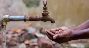 हीरानगर में नलकूर खराब, टैंकरो से पानी की सप्लाई        