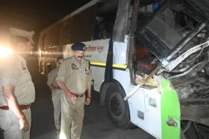 कानपुर देहात में डंपर से भिड़ी जनरथ बस, एक की मौत, 27 घायल: चालक को झपकी आने से हुआ हादसा