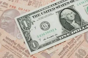 रुपया शुरुआती कारोबार में अमेरिकी डॉलर के मुकाबले 15 पैसे गिरकर 85.34 पर आया 