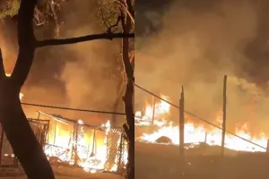 UP News:  लालगंज कृषि मंडी में लगी आग, लाखों का सामान जलकर हुआ खाक, देखे वीडियो 