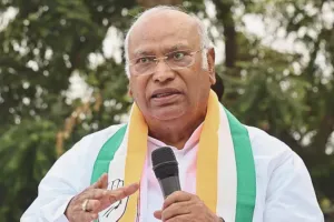 अधिवेशन का संदेश पूरे देश तक ले जाएं कार्यकर्ता, खरगे ने गुजरात कांग्रेस कार्यकर्ताओ का बढ़ाया मनोबल 