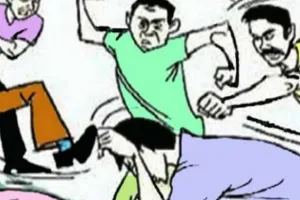 प्लासियो घूमने आये युवक को दबंगों ने पीटा, लोहिया अस्पताल में भर्ती