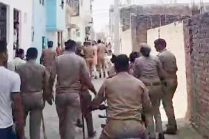 मुरादाबाद : शिकायत की जांच करने पहुंचे चार पुलिस कर्मियों को बनाया बंधक, महिला समेत चार के खिलाफ रिपोर्ट दर्ज