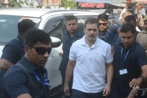 कानपुर में राहुल गांधी मृतक शुभम के परिजनों से मिले...दी सांत्वना: रो-रोकर पत्नी ऐशन्या ने बताई पूरी घटना