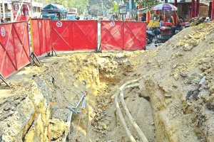 खोदाई करके गए भूल, सड़कों पर उड़ रही धूल; कानपुर में पानी का छिड़काव न होने से उड़ रही मिट्टी, प्रदूषण भी बढ़ा... 