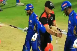 IPL 2025 : बल्लेबाजों को अनुचित लाभ लेने से रोकने के लिए बल्ले के आकार को जांच रहे हैं मैदानी अंपायर 