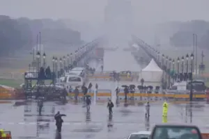 Delhi Weather: दिल्ली में बदला मौसम का मिजाज, कुछ इलाकों में धूल भरी आंधी के साथ झमाझम बारिश  