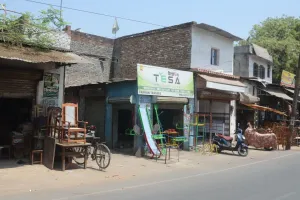 कानपुर में वक्फ संपत्तियों पर तनीं इमारतें, बिल्डरों ने कमाए करोड़ों; बकरमंडी में वक्फ किए गए कई कब्रिस्तानों को हजम कर गए