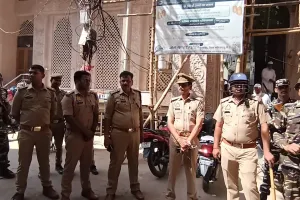 अयोध्या: कड़ी सुरक्षा के बीच सकुशल अदा हुई जुमे की नमाज, शहर से लेकर ग्रामीण क्षेत्रों तक पुलिस रही मुस्तैद