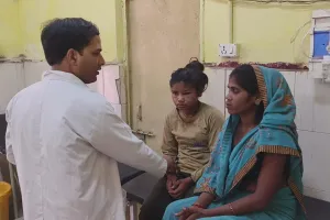 रायबरेली: मधुमक्खियों के हमले से महिला समेत चार घायल, गेहूं काटते समय झुंड ने किया हमला