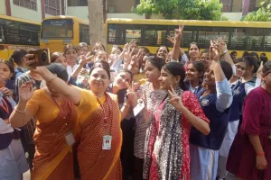 UP Board Result: कासगंज में 12वीं की छात्राओं का रहा जलवा, 10वीं में छात्रों ने मारी बाजी