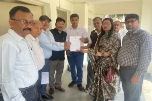 Moradabad : 'निजी स्कूलों द्वारा प्राइवेट पब्लिकेशन की किताबों के लिए न बनाया जाए अभिभावकों पर दबाव'