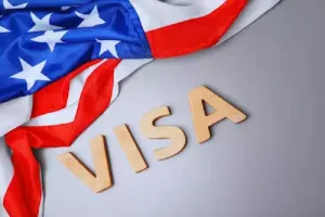 अमेरिका में 1,000 से अधिक छात्रों के वीजा या देश में रहने की कानूनी अनुमति पर लगी रोक 