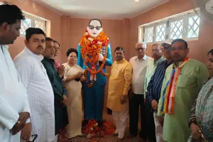 बाराबंकी : पुष्पाजंलि अर्पित कर धूमधाम से मनाई गई 134वीं अंबेडकर जयंती, जिलेभर में हुए भंडारे और समरसता भोज 