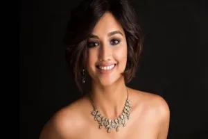 2025 में चार फिल्मों के साथ धमाकेदार डेब्यू करेंगी आकांक्षा शर्मा, दर्शकों को देखने मिलेगी अभिनय की बहुमुखी प्रतिभा 