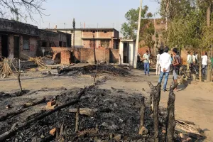 लखीमपुर खीरी: गुलरिया में लगी आग से सात घर जले, आठ पशुओं की झुलसकर मौत