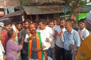 रायबरेली : हत्यारोपी के पिता की आत्महत्या पर बवाल, शव रखकर प्रदर्शन