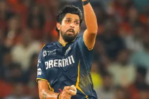 SRH vs GT: ईशांत शर्मा ने तोड़ा IPL नियम, लगा मैच फीस का 25 प्रतिशत जुर्माना, एक डिमेरिट अंक भी मिला