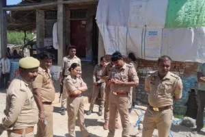 गम, गुस्सा और आक्रोश, आराेपी को जेल भेजने व DM को बुलाने की मांग को लेकर परिजनों का हंगामा, कानपुर देहात में किशोरी की हत्या का मामला...