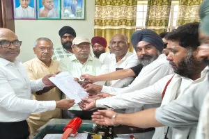 लखीमपुर खीरी: जहां नदी वहां बाढ़ खंड ने नहीं की खुदाई...नाराज किसान एसडीएम से मिले