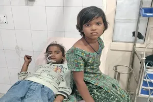 मुरादाबाद: आवारा पशु मचा रहे आतंक...दो किशोरियों को कुत्तों के झुंड ने नोच डाला !