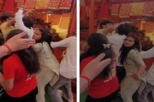 Lucknow News : चंद्रिका देवी के दर्शन करने पहुंचे परिवार ने प्रसाद लेने से किया इंकार, तो दुकानदारों ने युवकों को बेल्ट से पीट, युवती से की अभद्रता