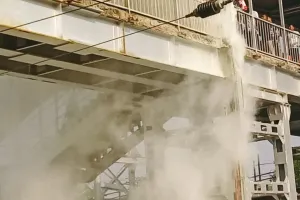 चित्रकूट के मानिकपुर रेलवे स्टेशन में लगी आग से अफरातफरी; आरपीएफ, रेलकर्मियों और वेंडरों ने पाया काबू...