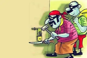 लखीमपुर खीरी: पुलिस चौकी के पीछे कारखाने में चोरों ने लगाई सेंध...नकदी और अनाज लेकर चंपत