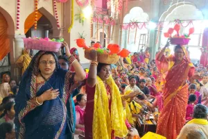 अयोध्या :  जन्मोत्सव पर रंगभरी उत्सव, भक्तों ने अर्पित किए खिलौने