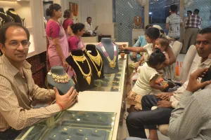 Bareilly: अक्षय तृतीया पर दमका सर्राफा बाजार...नए डिजाइन के आभूषणों ने किया मोहित