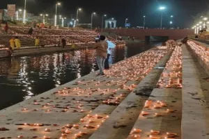Ayodhya Ram Navami 2025 : 2 लाख से अधिक दीपों से जगमगा उठा सरयू घाट