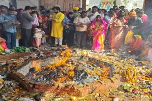 Chaitra Ramnavami : घर-घर पूजी गईं कन्याएं, मंदिरों में हुए अनुष्ठान, नवरात्रि के अंतिम दिन देवी मंदिरों में उमड़े श्रद्धालु