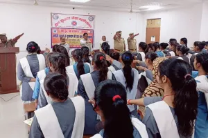 एक युद्ध, नशे के विरूद्ध : बड़ों से सीखते हैं नशे की आदत, बच्चों के सामने किसी प्रकार का नशा न करें