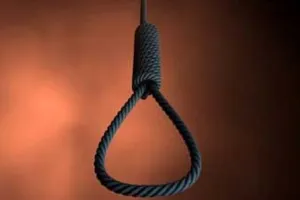 शाहजहांपुर: फंदे पर लटका मिला विवाहिता का शव...परिजन बोले दहेज की खातिर हुई हत्या