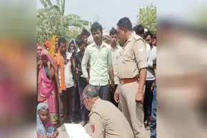 बदायूं: तेज रफ्तार ट्रक ने बाइक को रौंदा...महिला की दर्दनाक मौत