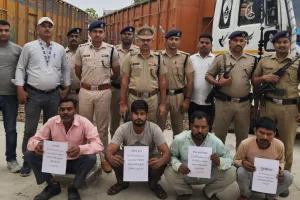 बाराबंकी : दो ट्रकों पर लदे चोरी के 255 स्लीपर बरामद