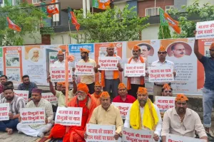 कानपुर में BJP कार्यालय के बाहर बजरंग दल के कार्यकर्ताओं ने पढ़ी हनुमान चालीसा: बोले- भाजपा का सांसद, मेयर, पार्षद, फिर भी दर्ज हो गई FIR