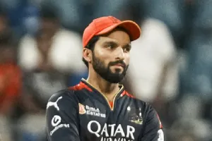 आरसीबी के कप्तान रजत पाटीदार पर BCCI का एक्शन, धीमी ओवर गति के लिए लगाया 12 लाख रुपये का जुर्माना 