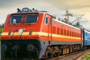 Bareilly: 40 से ज्यादा ट्रेनें कैंसिल, यात्रियों की बढ़ी मुश्किलें