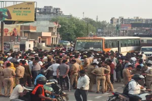 Overspeeding : रोडवेज बस ने बाइक सवार दम्पति को टक्कर मारी, महिला की मौत पति की हालत नाजुक