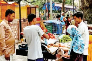 मुरादाबाद : महानगर को स्मार्ट बनाने के लिए बनाया वेंडिंग जोन, फिर भी लग रहीं अनाधिकृत दुकानें