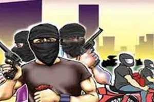 बदायूं: व्यापारी की कनपटी पर तमंचा तानकर 70 हजार रुपये की लूट