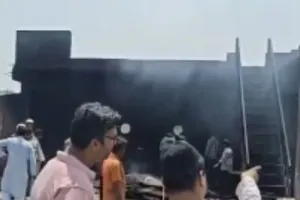 कानपुर के जाजमऊ में टेनरी में लगी आग: घटना से मचा हड़कंप, दमकल की दो गाड़ियों ने पाया काबू, लाखों रुपये का नुकसान