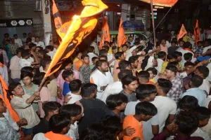 कानपुर: शोभायात्रा पर पथराव की खबर से मची भगदड़, बाजार बंद