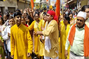 Sambhal : श्री बालाजी मंदिर में हुआ हवन, नगर में निकली भव्य शोभायात्रा...गूंजे भजन 