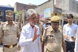 Sambhal News : जामा मस्जिद पर रेलिंग लगाने व मारपीट में कोर्ट में पेश हुए जफर अली