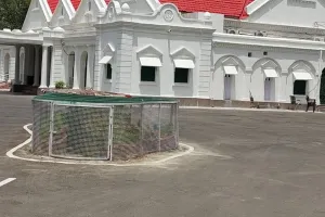 कनेक्शन मिलने में देरी, हेल्प लाइन नंबर बेकार; कानपुर के सर्किट हाउस में हुई बैठक...